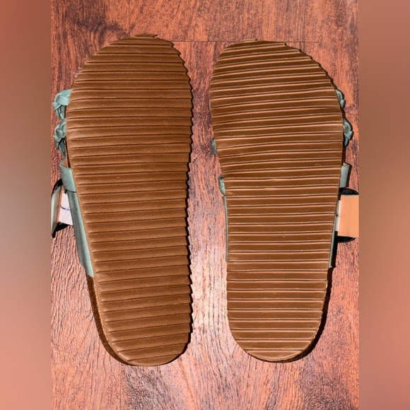 Sandals - Picture 10 of 10